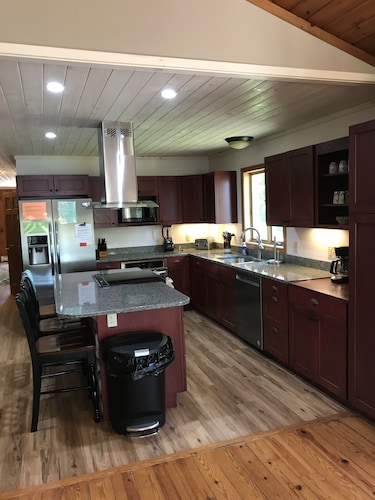 Getaway Lakefront Home for Skiing or Summer Enjoyment