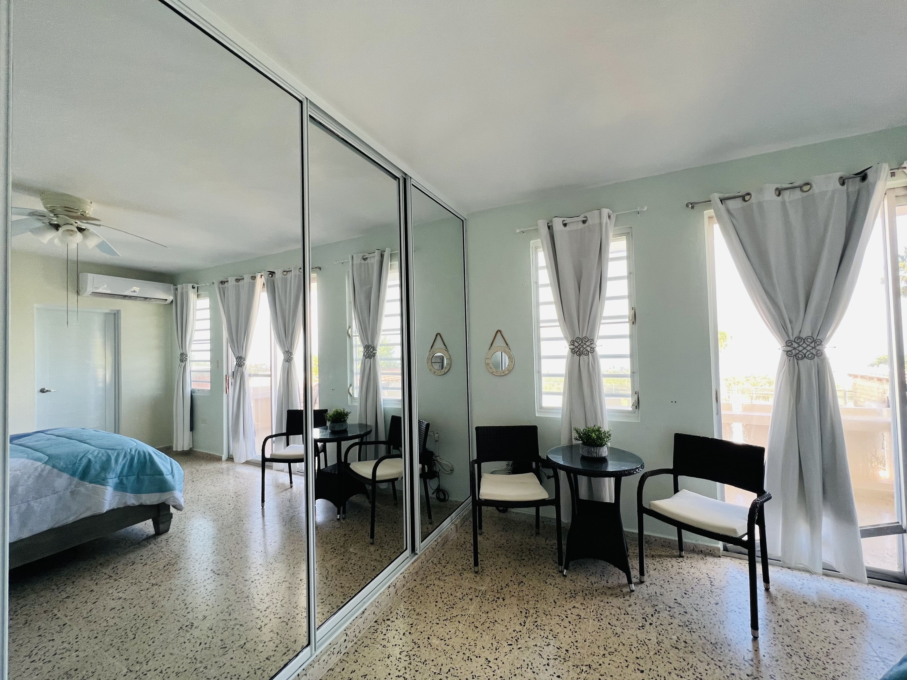 5 quartos, ferros/tábuas de passar roupa, berço de viagem, Wi-Fi