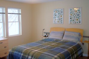 6 bedrooms, desk, iron/ironing board, WiFi