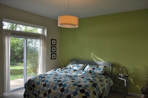 6 bedrooms, desk, iron/ironing board, WiFi