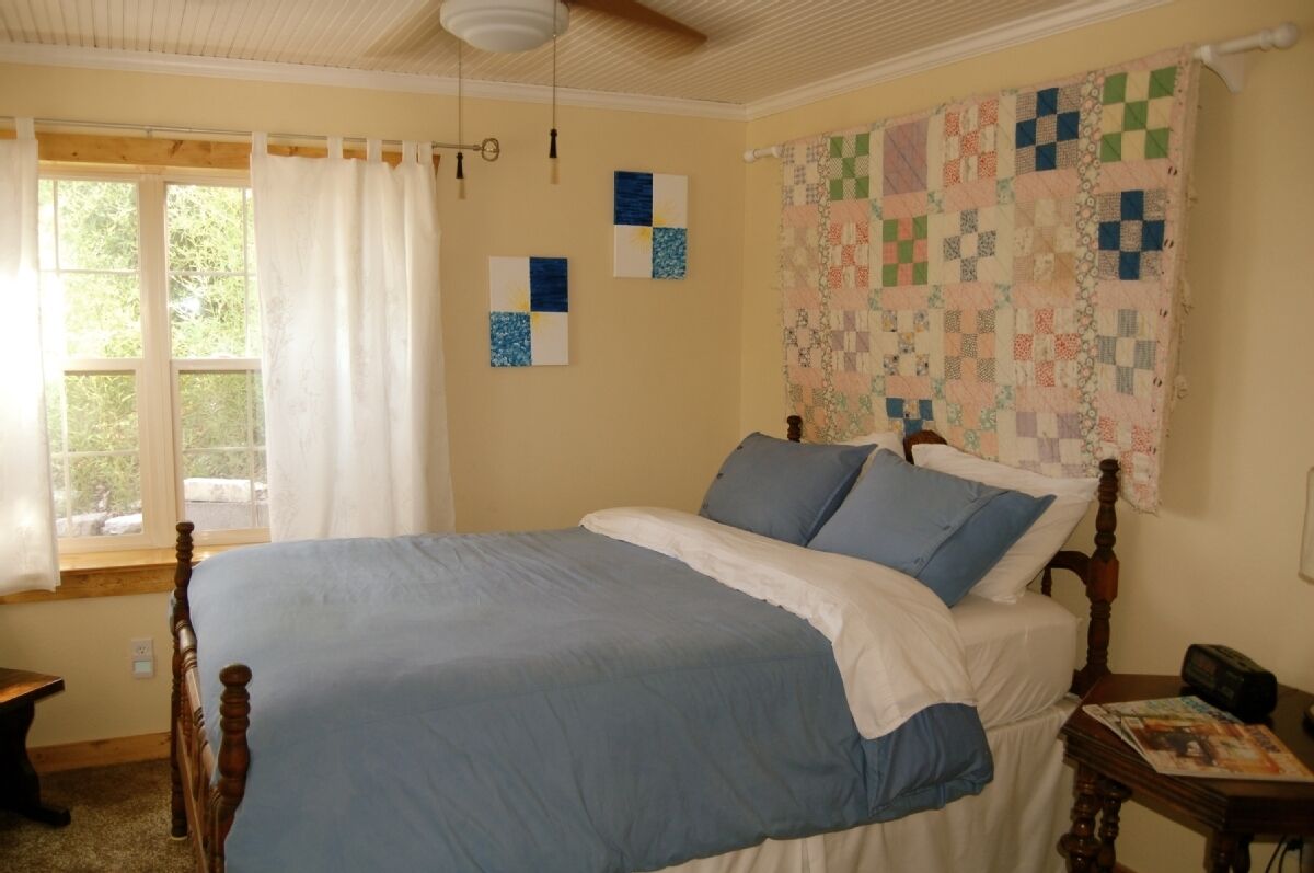 Secluded Cabin on Lake Travis- pet friendly