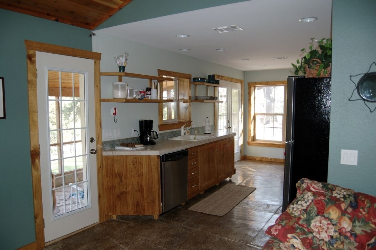 Secluded Cabin on Lake Travis- pet friendly