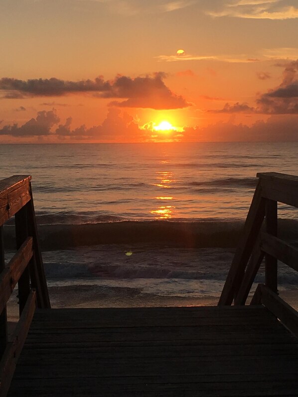 Chaise longue, serviettes de plage