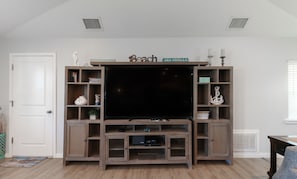 Smart TV, DVD player - Ocean Breeze Cottage (Melbourne Beach)