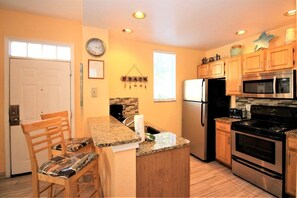 fully equipped kitchen - Cute and Cozy Venetian Bay Townhome - VB007 (Kissimmee)