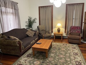 Smart TV, fireplace, DVD player