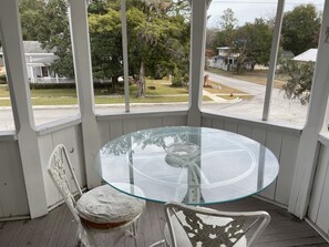 Outdoor dining - 2 Story 4br 2bth Historical Hm, Centrally Located to Ocala, Gaines & Cedar Key (Williston)