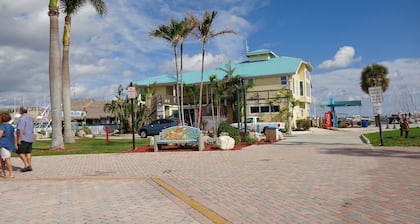 Perfect Vacation Resort - Private Beach, Golf, Tennis, Pool and More