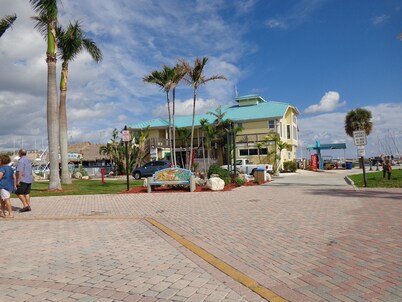 Perfect Vacation Resort - Private Beach, Golf, Tennis, Pool and More