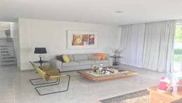 Televisio, DVD-soitin, stereot