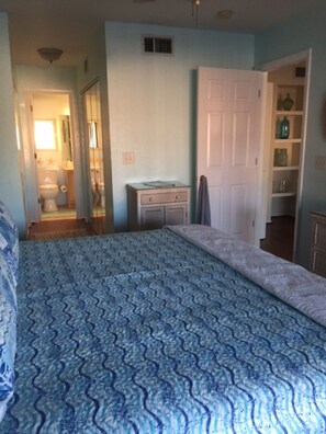 1 slaapkamer, een strijkplank/strijkijzer, gratis wifi, beddengoed