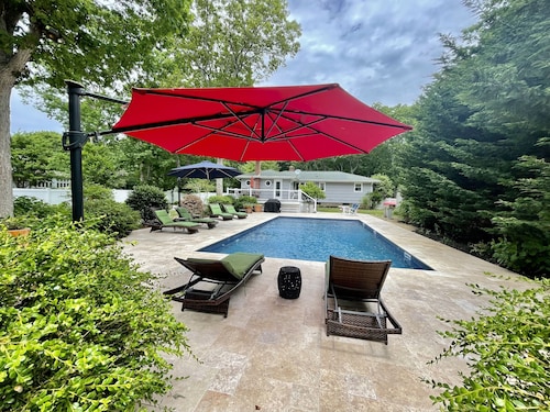 Beach, Pool, Wine, Shopping! 