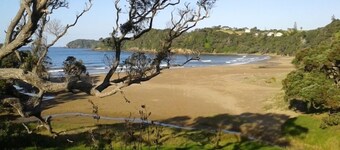 SANDY BAY - Sublime beachside