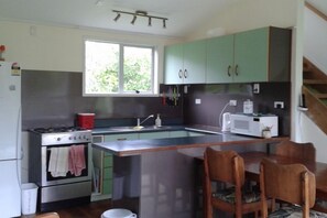 Fridge, microwave, oven, stovetop - SANDY BAY - Sublime beachside (Sandy Bay (Tutukaka Coast))