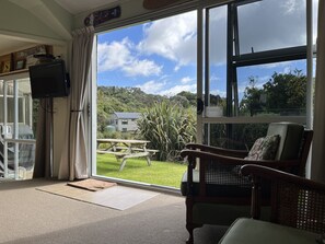 TV, DVD player, books, stereo - SANDY BAY - Sublime beachside (Sandy Bay (Tutukaka Coast))