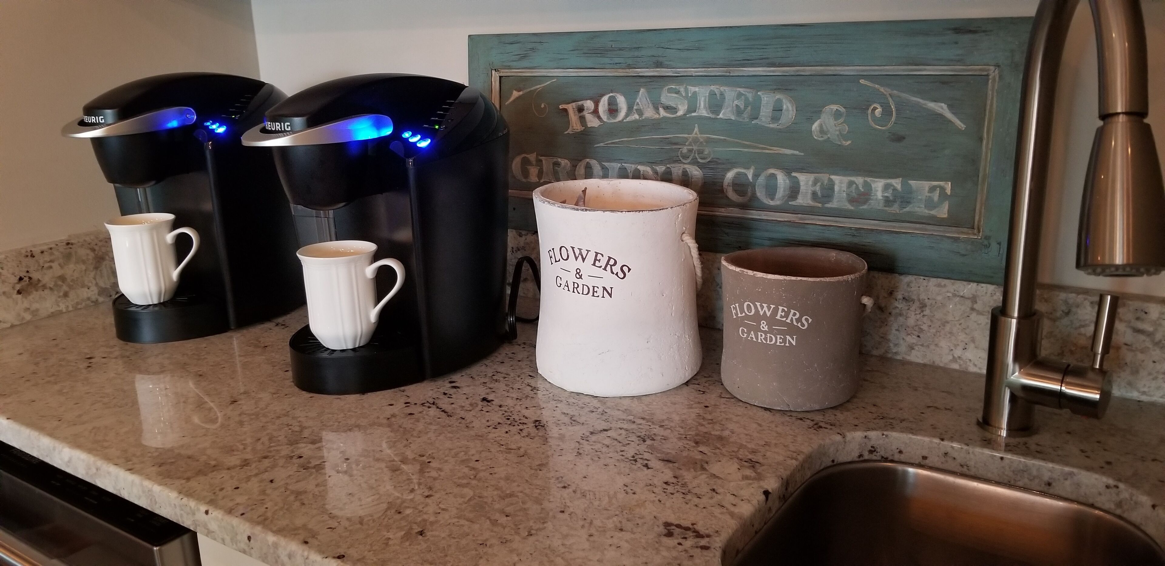 STUNNING RETREAT, only 15 min to GSP!  Family Fun, Great View!