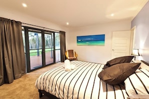 6 bedrooms, iron/ironing board, WiFi, bed sheets