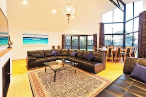 TV, fireplace