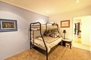 4 bedrooms, iron/ironing board, WiFi, bed sheets
