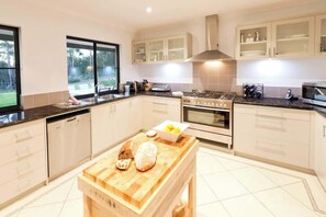 Coffee/tea maker, fridge, microwave, oven