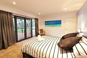 4 bedrooms, iron/ironing board, WiFi, bed sheets