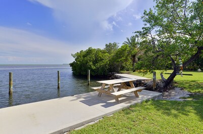 Cudjoe Cottages, swimming pool, just 20 miles from Key West