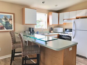 Fridge, microwave, stovetop, dishwasher - Cudjoe Cottages, swimming pool, just 20 miles from Key West (Cudjoe Key)