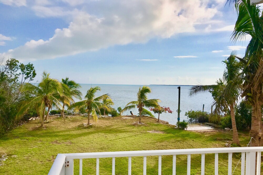 Cudjoe Cottages, swimming pool, just 20 miles from Key West