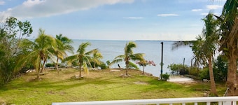 Cudjoe Cottages, swimming pool, just 20 miles from Key West