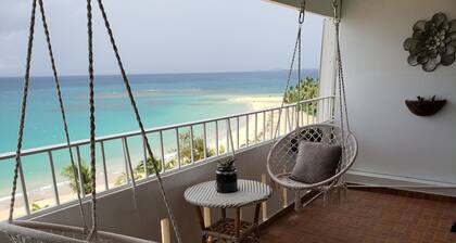 Precioso estudio de vistas frente a la playa.