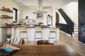 Fridge, microwave, oven, stovetop - Luxury Modern Home with a View (Portland)