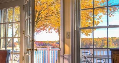 You and your Family deserve a break. Relax and enjoy lake front living