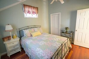 2 chambres, fer et planche à repasser, Wi-Fi, draps fournis