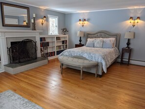 5 bedrooms, iron/ironing board, free WiFi, bed sheets