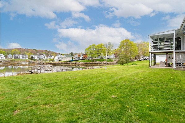 المنطقة المحيطة بالمنشأة