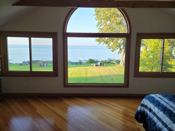 3 bedrooms, desk, iron/ironing board, free WiFi - Awesome 3 Bdrm 2.5 bath Waterfront Oneida Lake House Vacation Rental Retreat (Bridgeport)