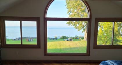 Awesome 3 Bdrm 2.5 bath Waterfront Oneida Lake House Vacation Rental Retreat