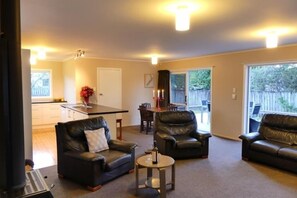 TV, fireplace, stereo