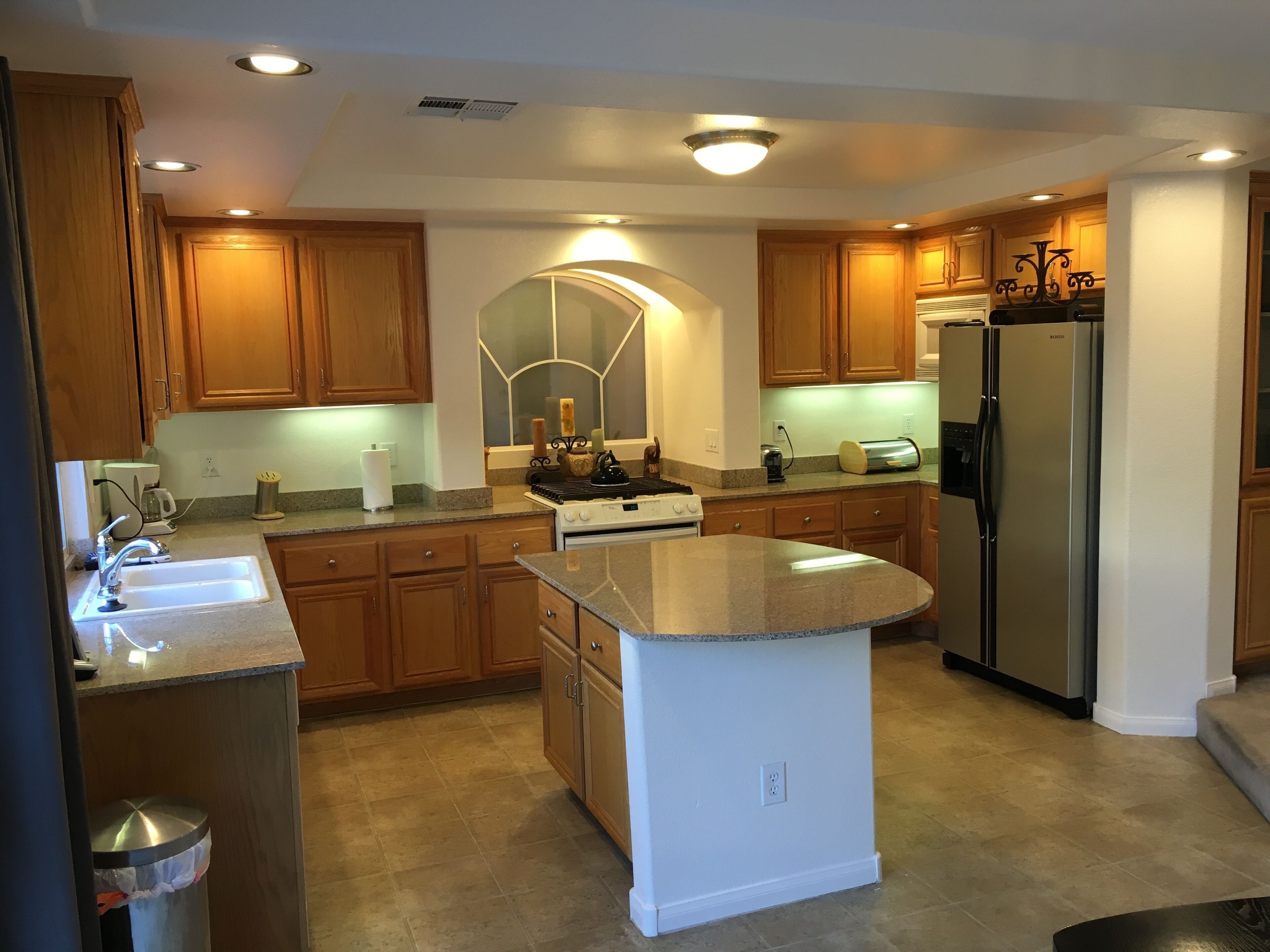 Luxurious Open Plan Vacation Home. Mins from the strip