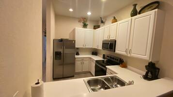 Microwave, oven, dishwasher, coffee/tea maker