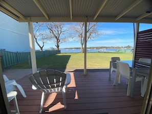 Outdoor dining - Absolute Waterfront - Lorsens On The River - 2 bedroom cabin (Shoalhaven Heads)