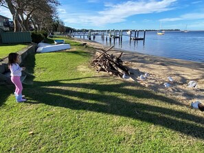 Beach - Absolute Waterfront - Lorsens On The River - 2 bedroom cabin (Shoalhaven Heads)