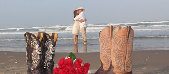 Relaxing, comfortable, neat, family friendly, walk to beach, close to everything
