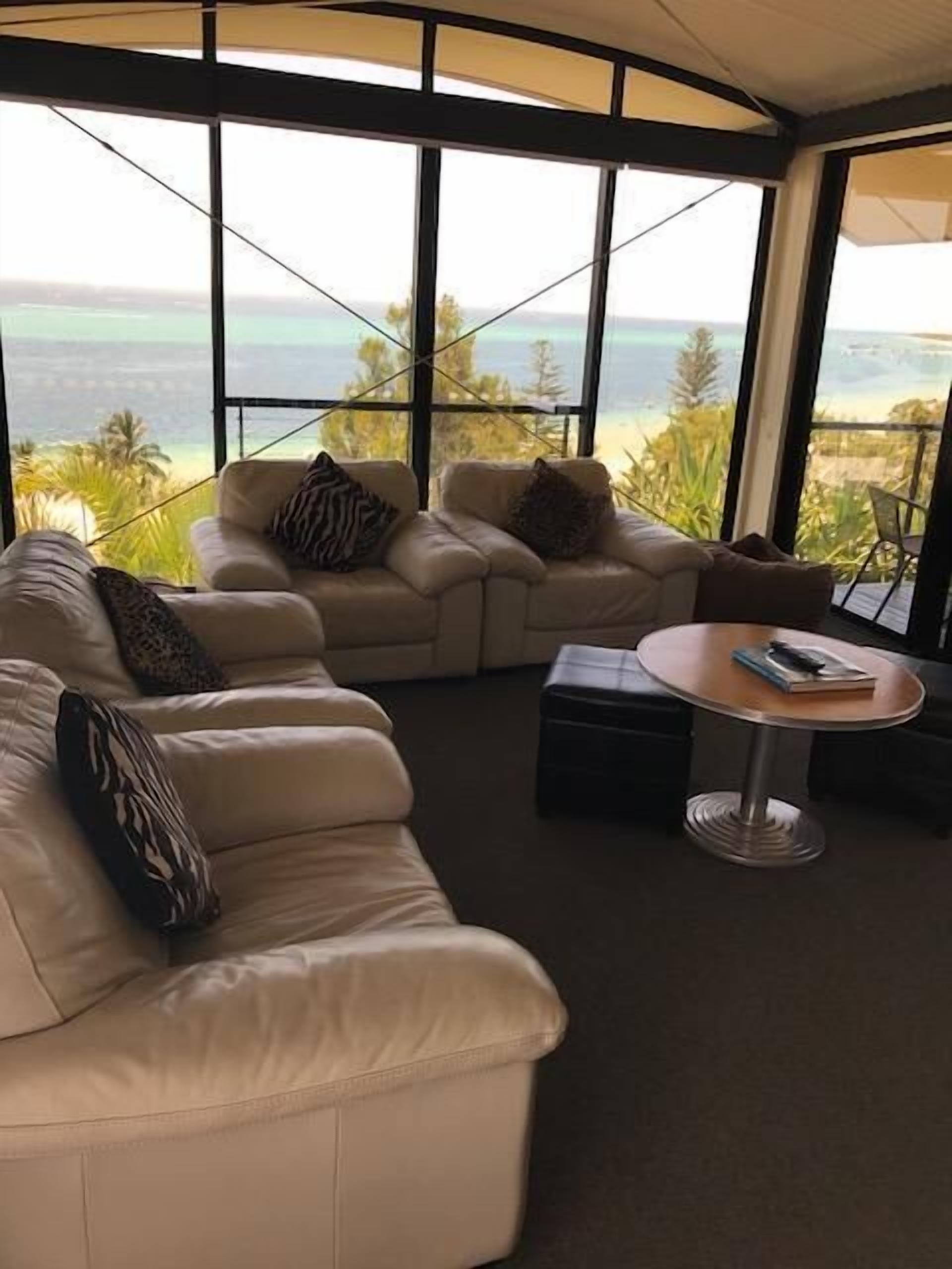 Tangalooma House Moreton Island - Airconditioned and WIFI — image 7