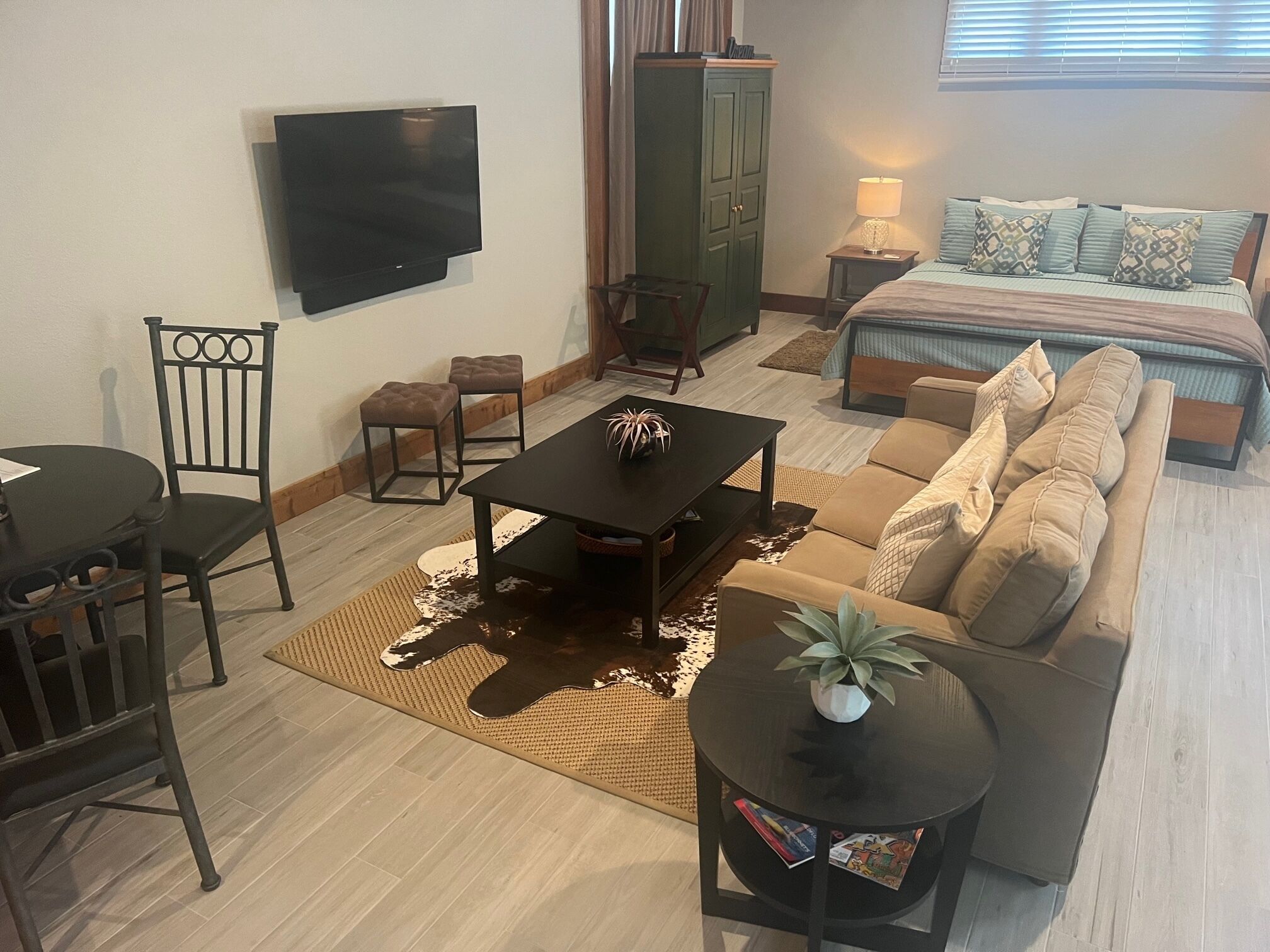  Austin Hill Country - Guest House W/ Pool. Newly renovated, 12 Min To Downtown