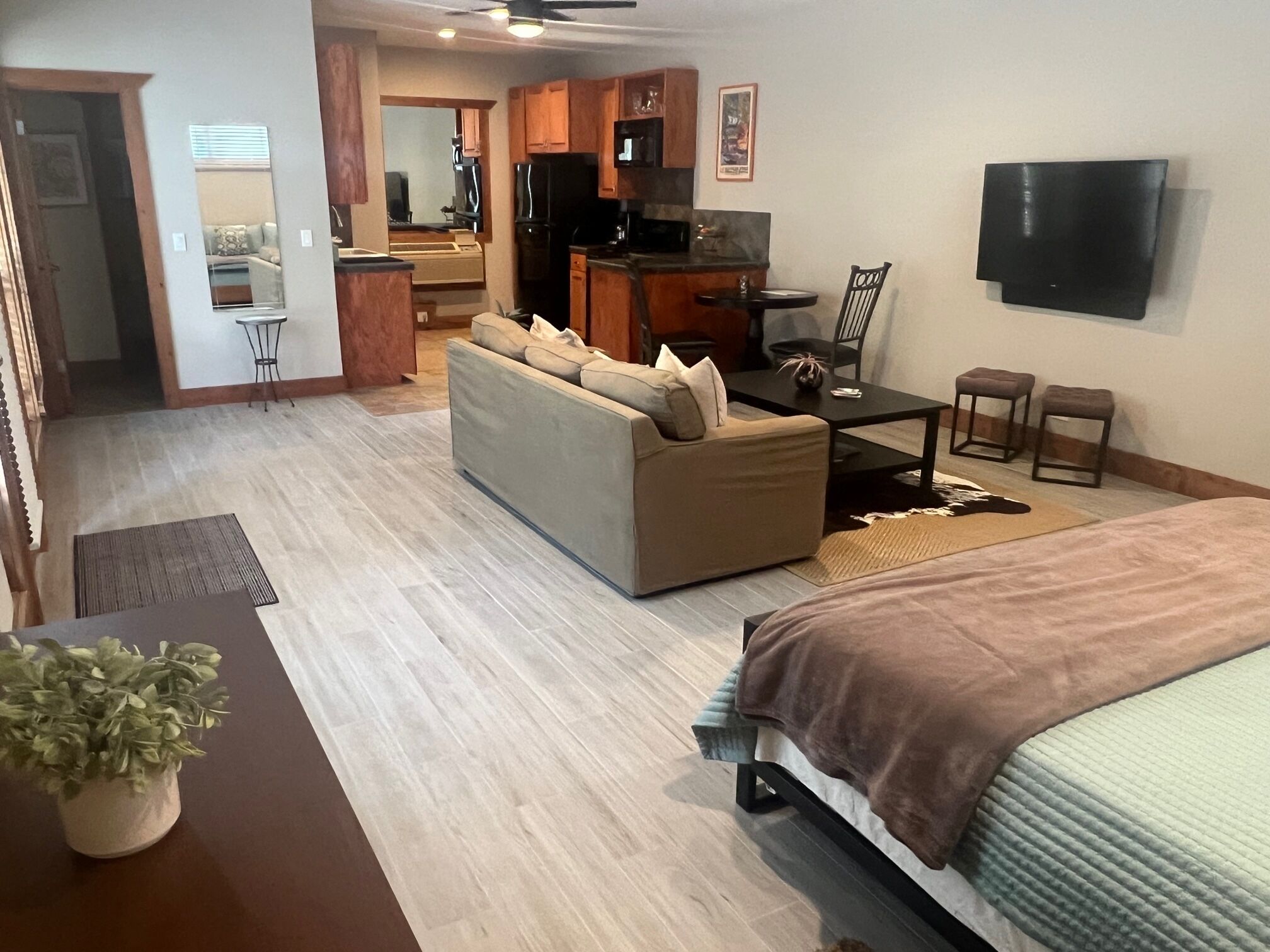  Austin Hill Country - Guest House W/ Pool. Newly renovated, 12 Min To Downtown