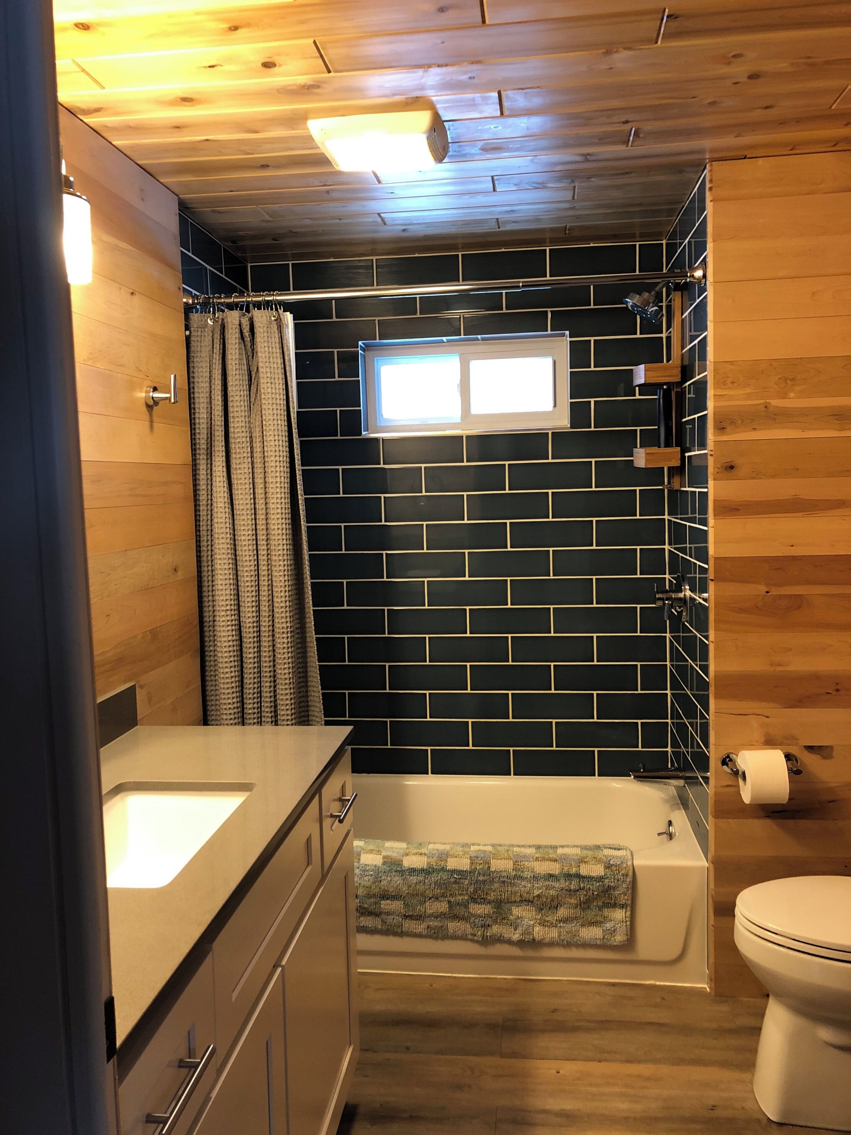 Combined shower/bathtub, hair dryer, towels, toilet paper