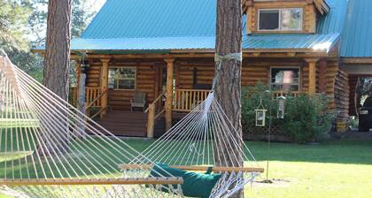 Wonderfully Unique Riverfront Cottage very close to Crater Lake National Park