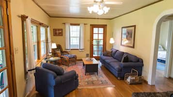 Fireplace, books, stereo
