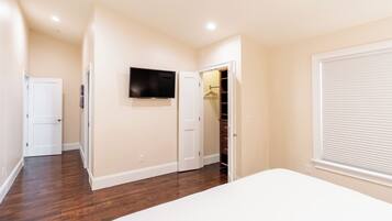 3 bedrooms, iron/ironing board, internet